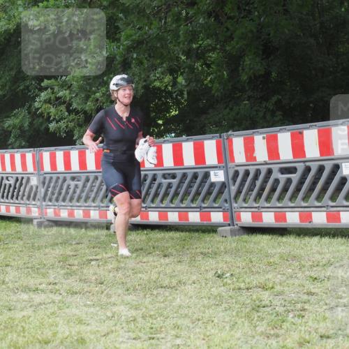 21.06.2025 - 27. Vierlanden-Triathlon KatJ http://msf.ph/oto/8052948 15.06.2025 12:13:02 Ziel 252 meine-sportfotos.de
