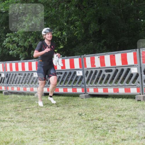 21.06.2025 - 27. Vierlanden-Triathlon KatJ http://msf.ph/oto/8052950 15.06.2025 12:13:02 Ziel 252 meine-sportfotos.de