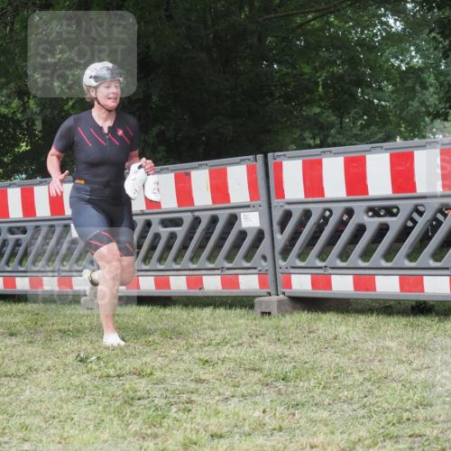 21.06.2025 - 27. Vierlanden-Triathlon KatJ http://msf.ph/oto/8052955 15.06.2025 12:13:02 Ziel 252 meine-sportfotos.de