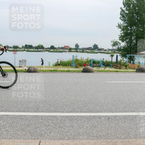 15.06.2025 - 27. Vierlanden-Triathlon H.Heesch http://msf.ph/oto/8052975 15.06.2025 11:02:51 Radfahren 493, 510, 519, 532, 594, 628, 634, 639, 725 meine-sportfotos.de