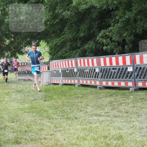 21.06.2025 - 27. Vierlanden-Triathlon KatJ http://msf.ph/oto/8052982 15.06.2025 12:13:15 Ziel 867, 869 meine-sportfotos.de