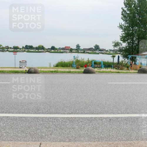 15.06.2025 - 27. Vierlanden-Triathlon H.Heesch http://msf.ph/oto/8052988 15.06.2025 11:02:59 Radfahren 49, 626, 712, 736 meine-sportfotos.de