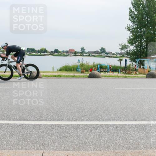 15.06.2025 - 27. Vierlanden-Triathlon H.Heesch http://msf.ph/oto/8052990 15.06.2025 11:03:00 Radfahren 49, 626, 712, 736 meine-sportfotos.de