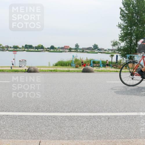 15.06.2025 - 27. Vierlanden-Triathlon H.Heesch http://msf.ph/oto/8052998 15.06.2025 11:03:02 Radfahren 49, 626, 712, 736 meine-sportfotos.de