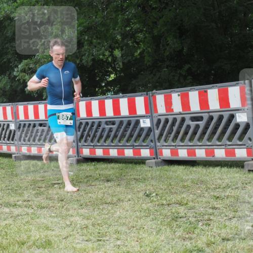 21.06.2025 - 27. Vierlanden-Triathlon KatJ http://msf.ph/oto/8053008 15.06.2025 12:13:17 Ziel 251, 867, 869 meine-sportfotos.de