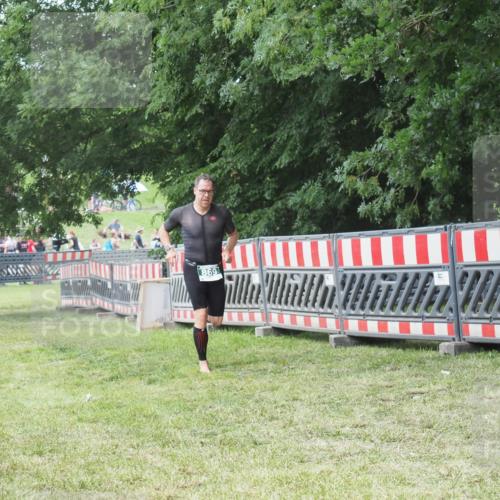 21.06.2025 - 27. Vierlanden-Triathlon KatJ http://msf.ph/oto/8053017 15.06.2025 12:13:20 Ziel 251, 869 meine-sportfotos.de