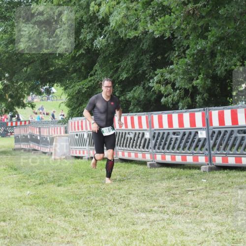 21.06.2025 - 27. Vierlanden-Triathlon KatJ http://msf.ph/oto/8053023 15.06.2025 12:13:20 Ziel 251, 869 meine-sportfotos.de