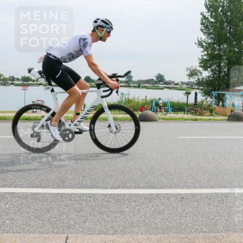 15.06.2025 - 27. Vierlanden-Triathlon H.Heesch http://msf.ph/oto/8053030 15.06.2025 11:03:13 Radfahren 138, 176, 661, 677, 764 meine-sportfotos.de