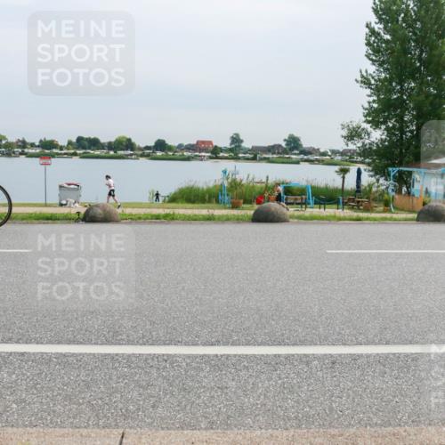 15.06.2025 - 27. Vierlanden-Triathlon H.Heesch http://msf.ph/oto/8053037 15.06.2025 11:03:17 Radfahren 138, 661, 677, 744 meine-sportfotos.de
