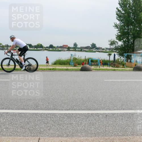 15.06.2025 - 27. Vierlanden-Triathlon H.Heesch http://msf.ph/oto/8053047 15.06.2025 11:03:36 Radfahren 159, 210, 715 meine-sportfotos.de