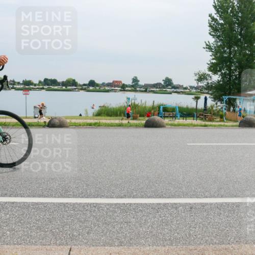 15.06.2025 - 27. Vierlanden-Triathlon H.Heesch http://msf.ph/oto/8053080 15.06.2025 11:04:00 Radfahren 35, 75, 108, 165, 575, 656, 740 meine-sportfotos.de
