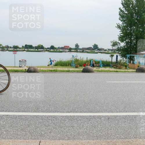 15.06.2025 - 27. Vierlanden-Triathlon H.Heesch http://msf.ph/oto/8053095 15.06.2025 11:04:04 Radfahren 108, 165, 535, 575, 740 meine-sportfotos.de