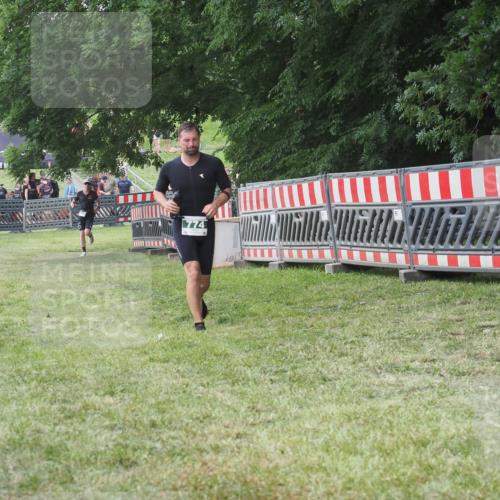 21.06.2025 - 27. Vierlanden-Triathlon KatJ http://msf.ph/oto/8053098 15.06.2025 12:16:17 Ziel 774 meine-sportfotos.de