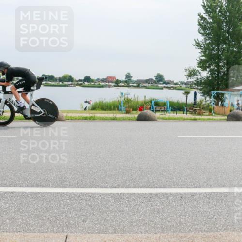 15.06.2025 - 27. Vierlanden-Triathlon H.Heesch http://msf.ph/oto/8053102 15.06.2025 11:04:08 Radfahren 165, 535, 633, 651, 740 meine-sportfotos.de