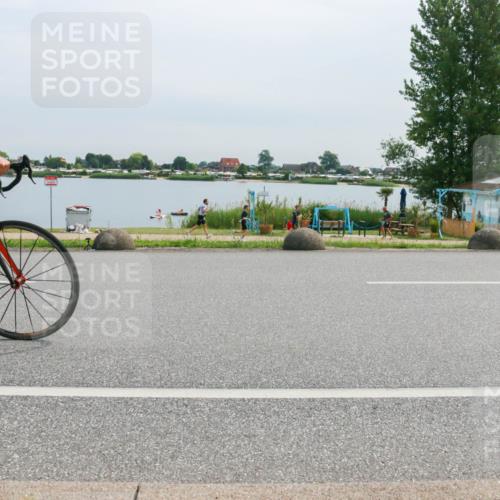 15.06.2025 - 27. Vierlanden-Triathlon H.Heesch http://msf.ph/oto/8053110 15.06.2025 11:04:18 Radfahren 444 meine-sportfotos.de