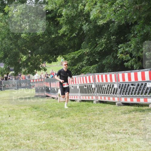 21.06.2025 - 27. Vierlanden-Triathlon KatJ http://msf.ph/oto/8053124 15.06.2025 12:19:20 Ziel 25 meine-sportfotos.de