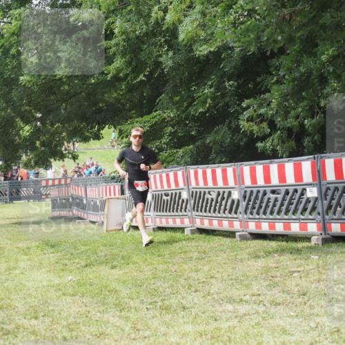 21.06.2025 - 27. Vierlanden-Triathlon KatJ http://msf.ph/oto/8053128 15.06.2025 12:19:21 Ziel 25 meine-sportfotos.de