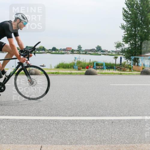 15.06.2025 - 27. Vierlanden-Triathlon H.Heesch http://msf.ph/oto/8053129 15.06.2025 11:04:36 Radfahren 12, 48, 242, 568, 711 meine-sportfotos.de
