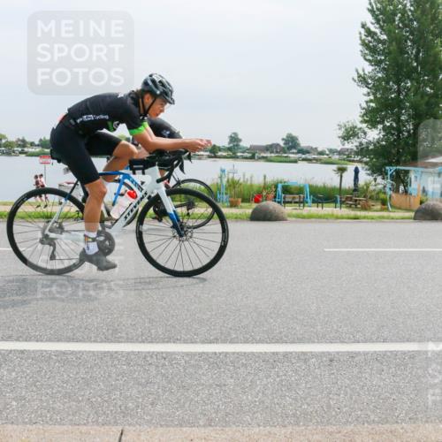 15.06.2025 - 27. Vierlanden-Triathlon H.Heesch http://msf.ph/oto/8053135 15.06.2025 11:04:37 Radfahren 12, 48, 242, 568, 711 meine-sportfotos.de