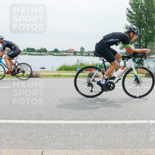 15.06.2025 - 27. Vierlanden-Triathlon H.Heesch http://msf.ph/oto/8053136 15.06.2025 11:04:37 Radfahren 12, 48, 242, 568, 711 meine-sportfotos.de