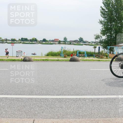 15.06.2025 - 27. Vierlanden-Triathlon H.Heesch http://msf.ph/oto/8053138 15.06.2025 11:04:37 Radfahren 12, 48, 242, 568, 711 meine-sportfotos.de