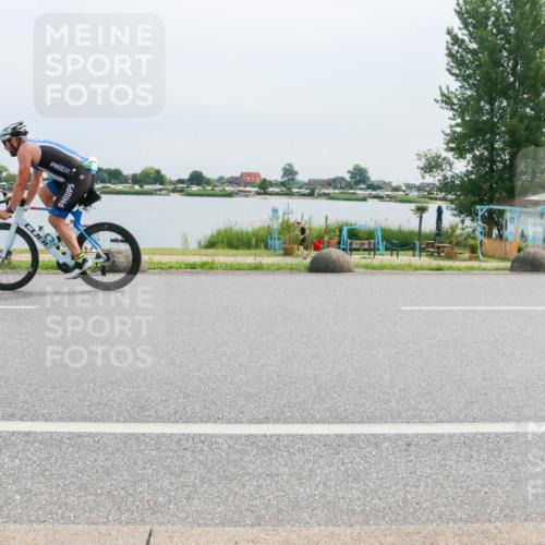 15.06.2025 - 27. Vierlanden-Triathlon H.Heesch http://msf.ph/oto/8053144 15.06.2025 11:04:44 Radfahren 30, 137, 547, 577, 685 meine-sportfotos.de