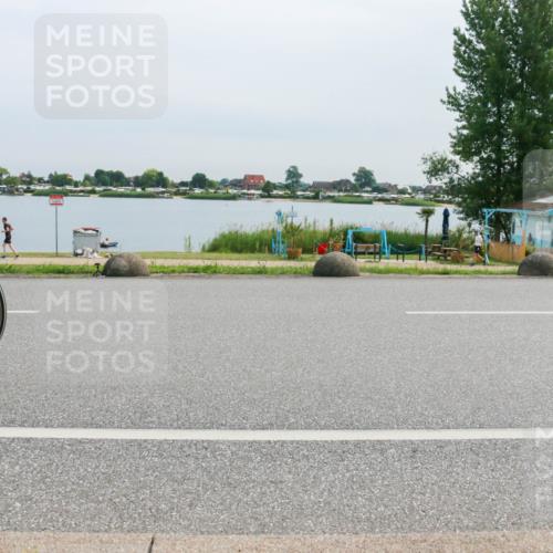 15.06.2025 - 27. Vierlanden-Triathlon H.Heesch http://msf.ph/oto/8053155 15.06.2025 11:04:48 Radfahren 30, 137, 547, 685 meine-sportfotos.de