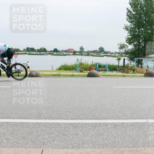 15.06.2025 - 27. Vierlanden-Triathlon H.Heesch http://msf.ph/oto/8053163 15.06.2025 11:04:59 Radfahren 654, 683, 716 meine-sportfotos.de