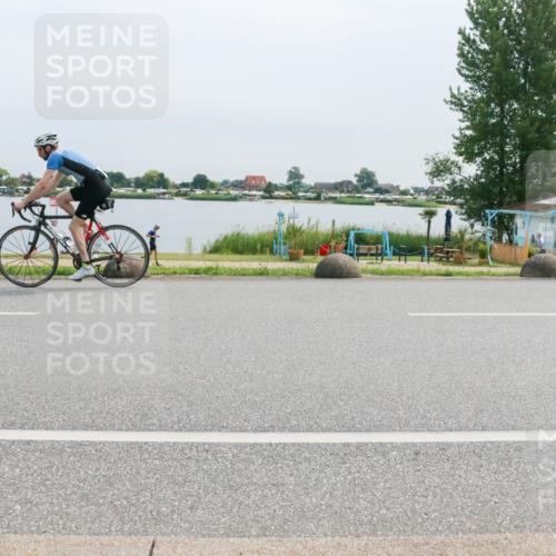 15.06.2025 - 27. Vierlanden-Triathlon H.Heesch http://msf.ph/oto/8053167 15.06.2025 11:05:01 Radfahren 122, 654, 683, 716 meine-sportfotos.de