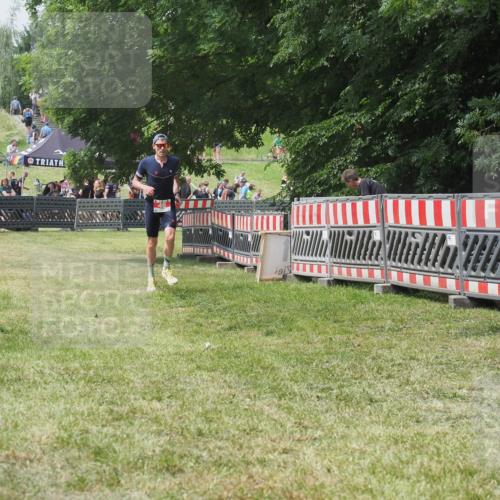 21.06.2025 - 27. Vierlanden-Triathlon KatJ http://msf.ph/oto/8053170 15.06.2025 12:19:34 Ziel 46 meine-sportfotos.de