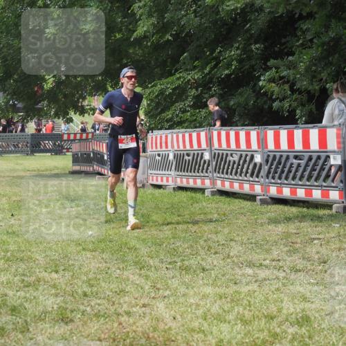 21.06.2025 - 27. Vierlanden-Triathlon KatJ http://msf.ph/oto/8053175 15.06.2025 12:19:35 Ziel 46 meine-sportfotos.de