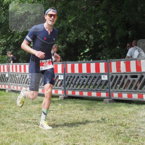 21.06.2025 - 27. Vierlanden-Triathlon KatJ http://msf.ph/oto/8053183 15.06.2025 12:19:37 Ziel 46 meine-sportfotos.de