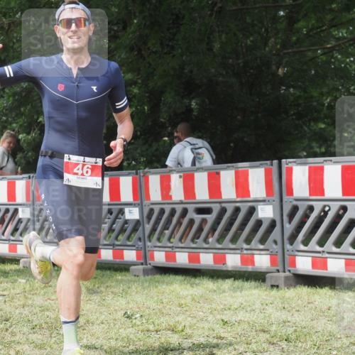 21.06.2025 - 27. Vierlanden-Triathlon KatJ http://msf.ph/oto/8053186 15.06.2025 12:19:37 Ziel 46 meine-sportfotos.de