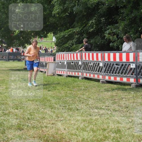 21.06.2025 - 27. Vierlanden-Triathlon KatJ http://msf.ph/oto/8053187 15.06.2025 12:20:03 Ziel 498 meine-sportfotos.de