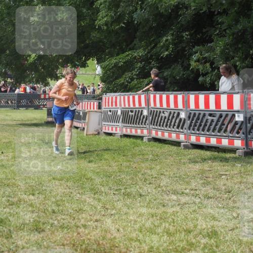 21.06.2025 - 27. Vierlanden-Triathlon KatJ http://msf.ph/oto/8053188 15.06.2025 12:20:03 Ziel 498 meine-sportfotos.de