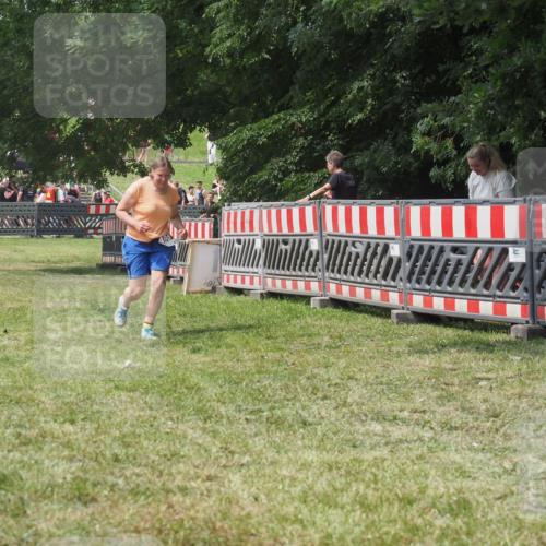 21.06.2025 - 27. Vierlanden-Triathlon KatJ http://msf.ph/oto/8053189 15.06.2025 12:20:03 Ziel 498 meine-sportfotos.de