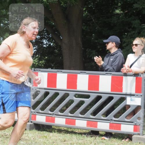 21.06.2025 - 27. Vierlanden-Triathlon KatJ http://msf.ph/oto/8053200 15.06.2025 12:20:08 Ziel 10, 498 meine-sportfotos.de