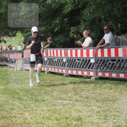 21.06.2025 - 27. Vierlanden-Triathlon KatJ http://msf.ph/oto/8053207 15.06.2025 12:20:16 Ziel 10, 543 meine-sportfotos.de