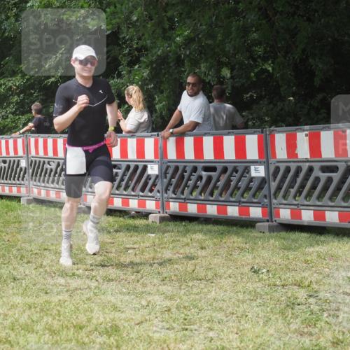 21.06.2025 - 27. Vierlanden-Triathlon KatJ http://msf.ph/oto/8053210 15.06.2025 12:20:16 Ziel 10, 543 meine-sportfotos.de
