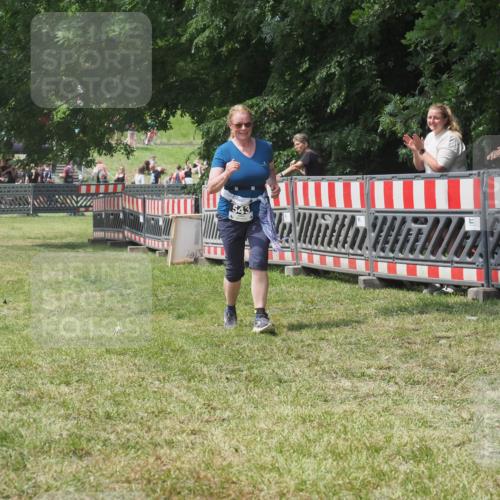 21.06.2025 - 27. Vierlanden-Triathlon KatJ http://msf.ph/oto/8053215 15.06.2025 12:20:19 Ziel 543 meine-sportfotos.de