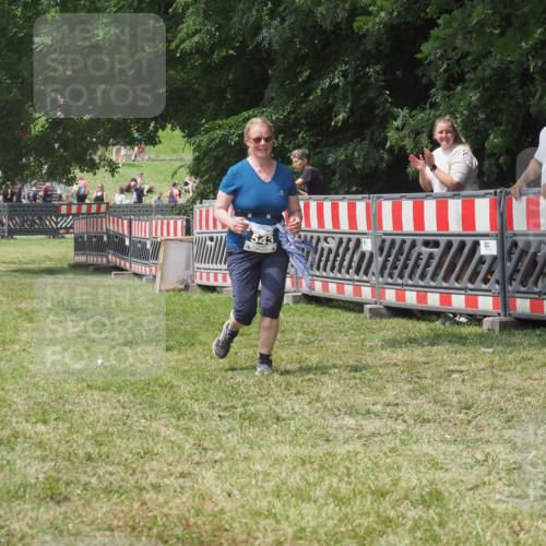21.06.2025 - 27. Vierlanden-Triathlon KatJ http://msf.ph/oto/8053217 15.06.2025 12:20:20 Ziel 543 meine-sportfotos.de