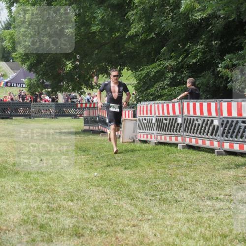 21.06.2025 - 27. Vierlanden-Triathlon KatJ http://msf.ph/oto/8053227 15.06.2025 12:20:51 Ziel 868 meine-sportfotos.de