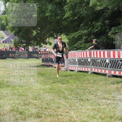 21.06.2025 - 27. Vierlanden-Triathlon KatJ http://msf.ph/oto/8053228 15.06.2025 12:20:51 Ziel 868 meine-sportfotos.de