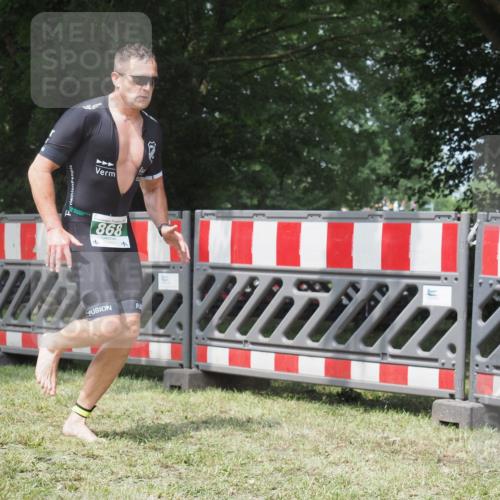 21.06.2025 - 27. Vierlanden-Triathlon KatJ http://msf.ph/oto/8053239 15.06.2025 12:20:53 Ziel 868 meine-sportfotos.de