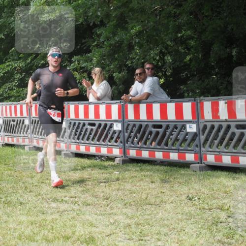 21.06.2025 - 27. Vierlanden-Triathlon KatJ http://msf.ph/oto/8053246 15.06.2025 12:21:04 Ziel 78, 120 meine-sportfotos.de