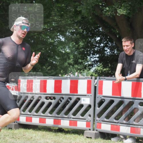 21.06.2025 - 27. Vierlanden-Triathlon KatJ http://msf.ph/oto/8053252 15.06.2025 12:21:05 Ziel 78, 120 meine-sportfotos.de