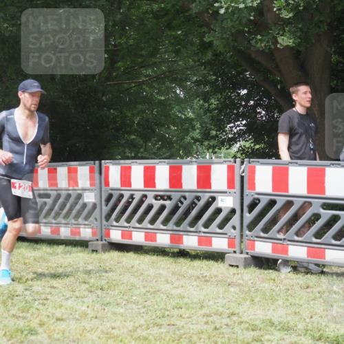 21.06.2025 - 27. Vierlanden-Triathlon KatJ http://msf.ph/oto/8053260 15.06.2025 12:21:10 Ziel 120 meine-sportfotos.de