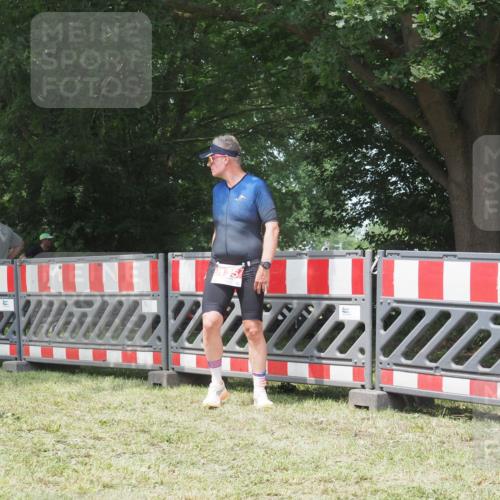 21.06.2025 - 27. Vierlanden-Triathlon KatJ http://msf.ph/oto/8053265 15.06.2025 12:23:07 Ziel  meine-sportfotos.de
