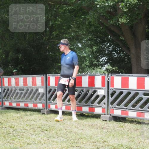 21.06.2025 - 27. Vierlanden-Triathlon KatJ http://msf.ph/oto/8053266 15.06.2025 12:23:07 Ziel  meine-sportfotos.de