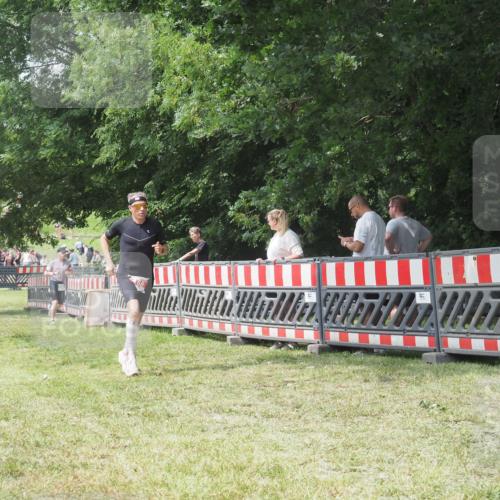 21.06.2025 - 27. Vierlanden-Triathlon KatJ http://msf.ph/oto/8053275 15.06.2025 12:23:19 Ziel 168 meine-sportfotos.de